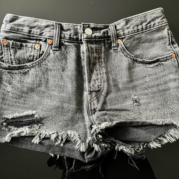 Levi’s 501 black wash denim shorts - Picture 1 of 2